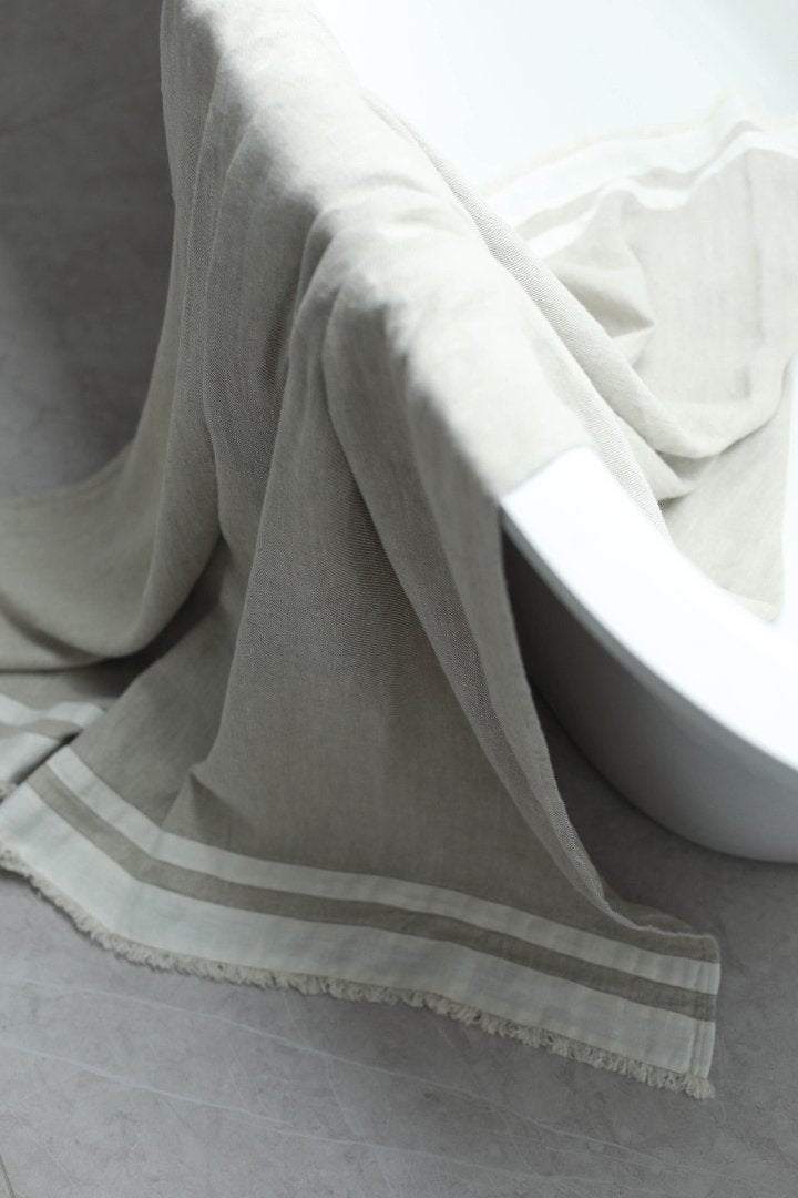 Bath thick Linen towel / Softened linen towel / DARK EMERALD bath towel /  Guest bath linen towel / Heavy weight linen
